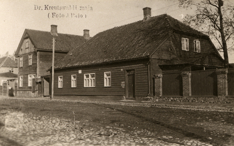 Endise Võru linnaarsti ja kirjaniku F.R. Kreutzwaldi elumaja Võrus Kreutzwaldi tänaval.
