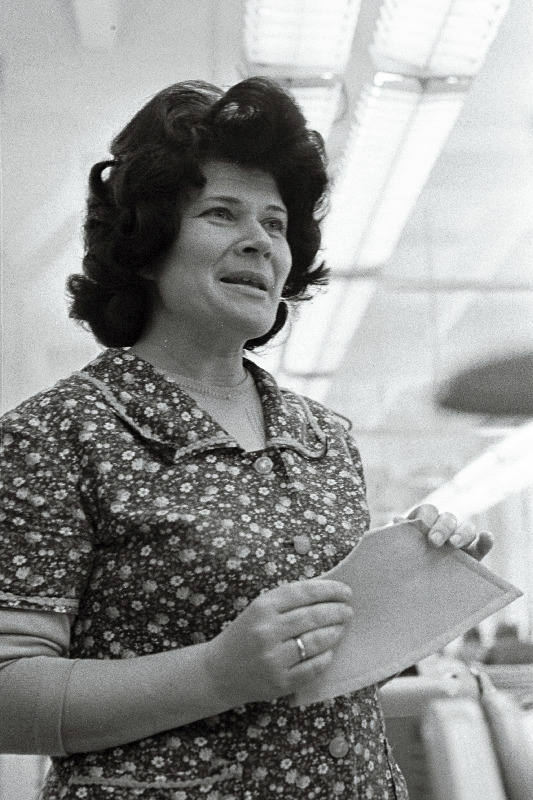 V. Klementi nimelise õmblustootmiskoondise brigadir Gerda Lobjakas.