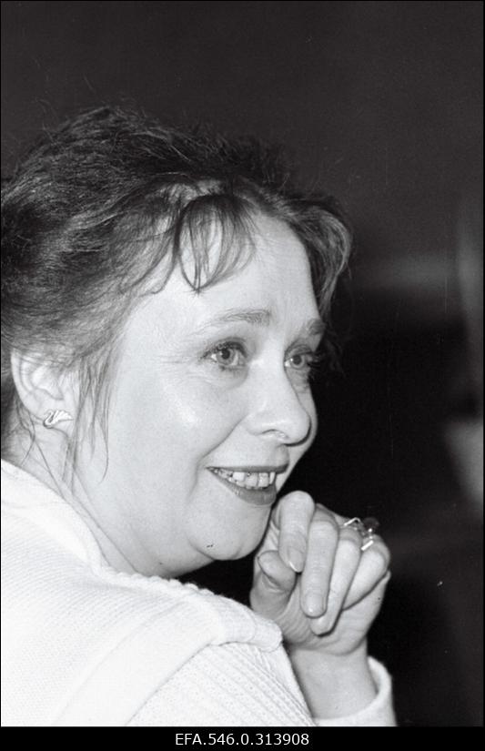 Kirjanik Leelo Tungal.