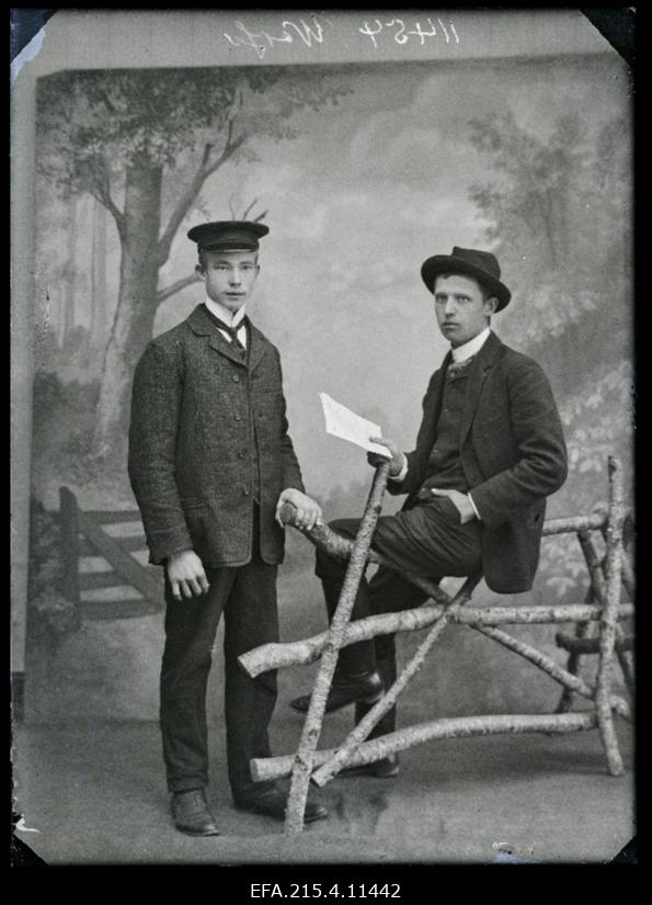 Kaks meest, (foto tellija Warso [Varso]).