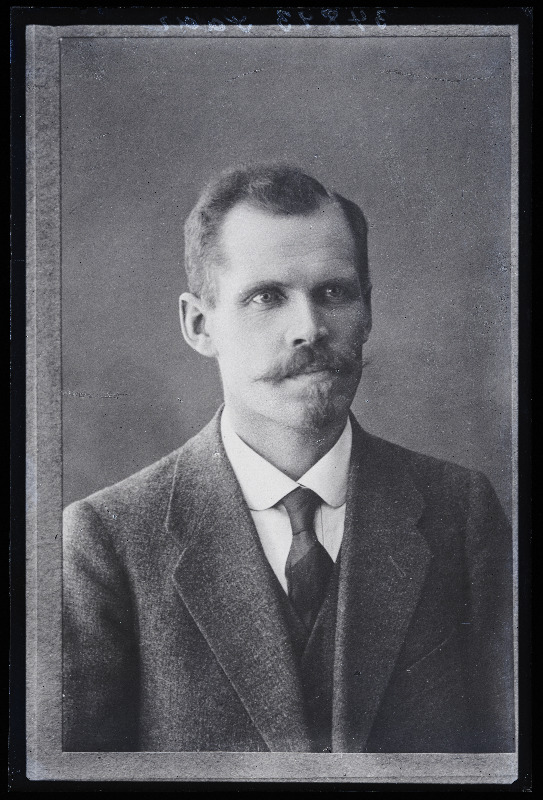 Mehe foto, (11.11.1920 fotokoopia, tellija Saar).