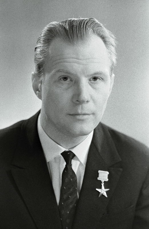Kruus, V. - Eesti NSV Ülemnõukogu seitsmenda koosseisu saadik.