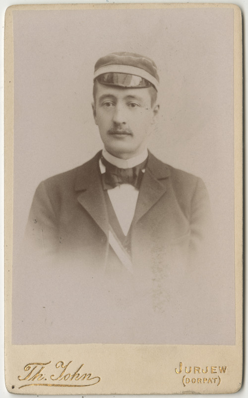 Pastor August Czernay tudengina, portreefoto