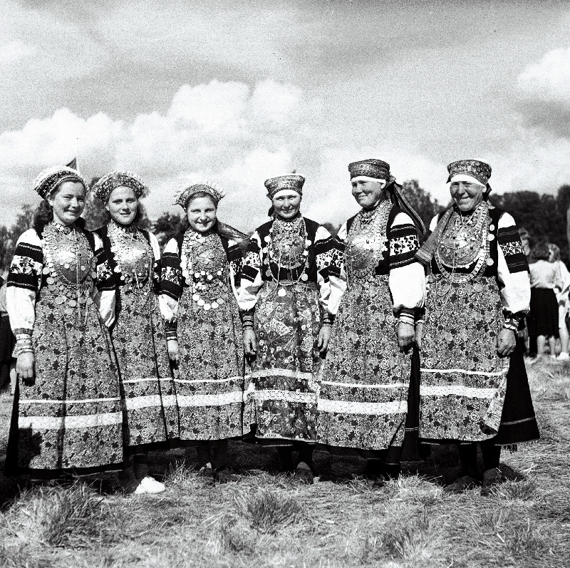 Setu isetegevuslased XIII üldlaulupeol Lauluväljakul..