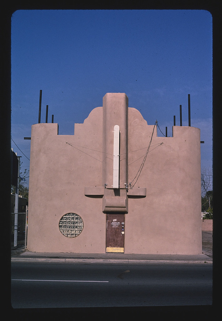 Moose Lodge, Chester Avenue, Bakersfield, California (LOC)