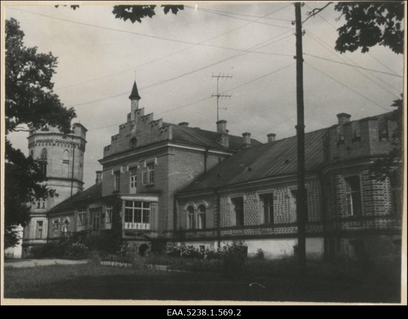 Lustivere mõisa peahoone esikülg