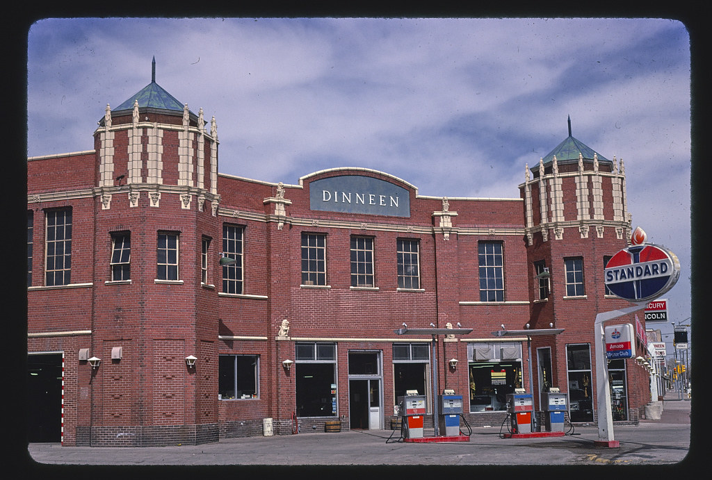 Dinneen Standard station, 16th Street, Cheyenne, Wyoming (LOC)
