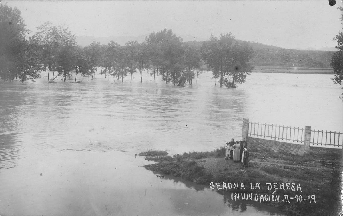 Gerona. The Dehesa. Flood - View of the Meadow flooded by the overflow of the Ter River