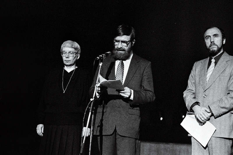 Stalinismiohvritele pühendatud mälestusmiiting linnahallis, M. Lauristin, H. Valk ja R. Veidemann.