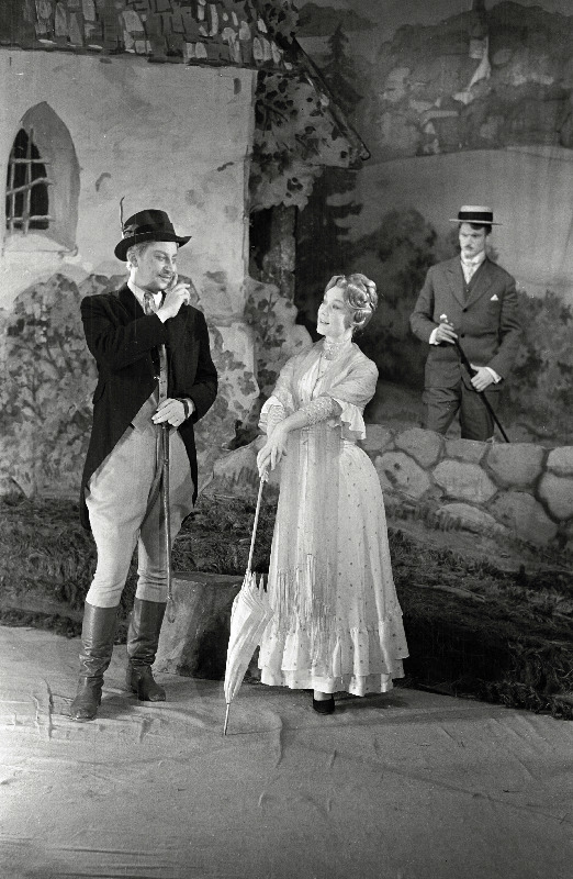 Stseen O. Lutsu jutustuse Suvi dramatiseeringust V. Kingissepa nimelises TRA Draamateatris, Toots - Karl Kalkun, Teele - Linda Rummo, Kiir - Ervin Abel.