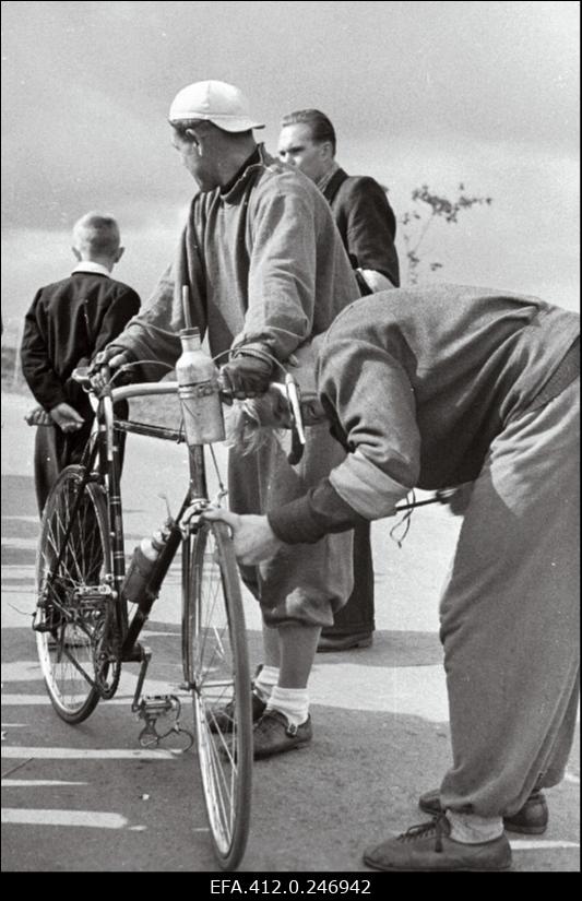 NSVL 1954.a esivõistlused jalgrattaspordis.