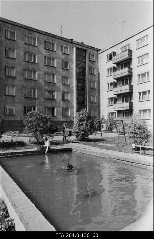 Vaade elamutele Valgas.