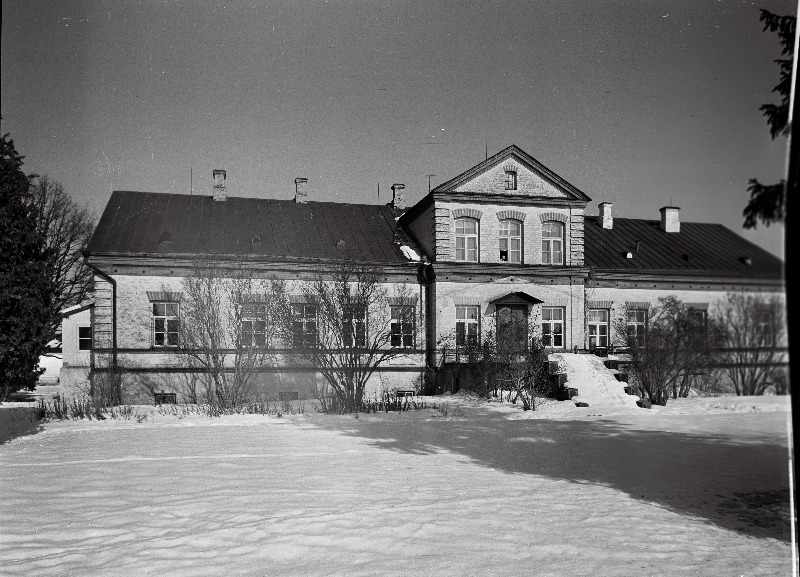 Adavere mõisa härrastemaja.