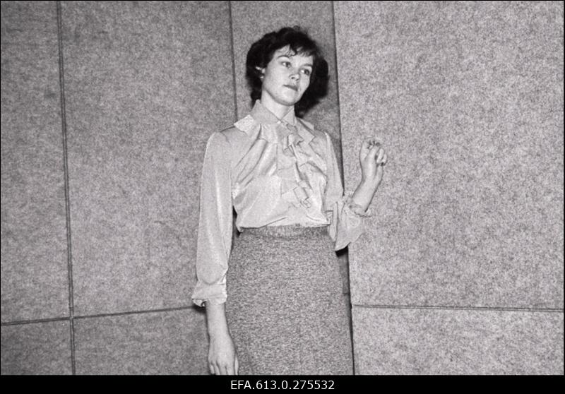 Klementis-peakunstnik, peakonstruktor, rõivamudelid, krookimis- ja tikkimismasinad.