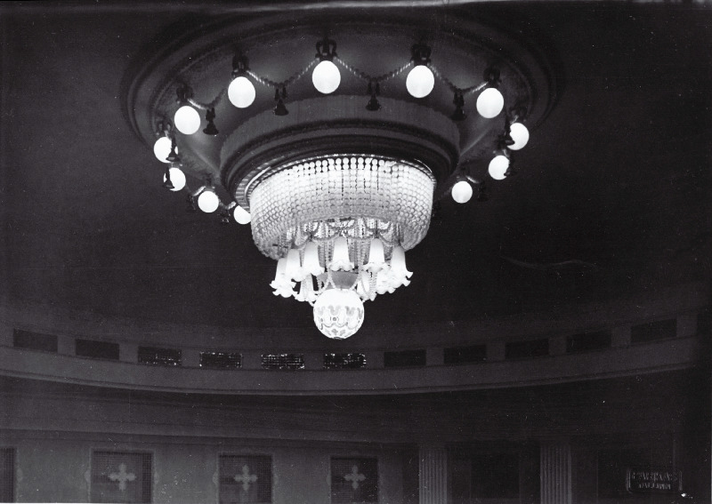 Estonia teatrisaali laevalgusti.