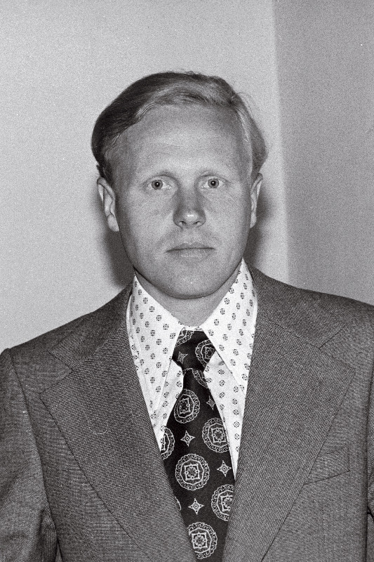 Pohla, Vello - ajakirjanik.