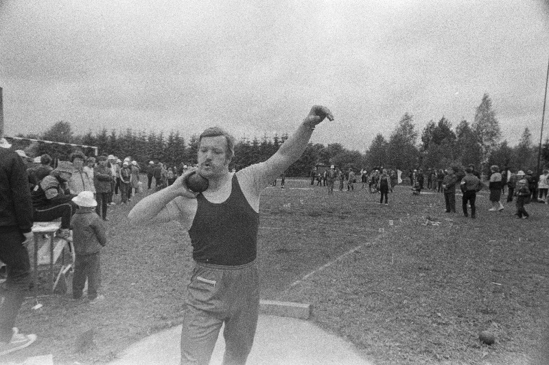 Põltsamaa ja Pedja jõe mängudel tõukab  kuuli Valdeko Aaving.