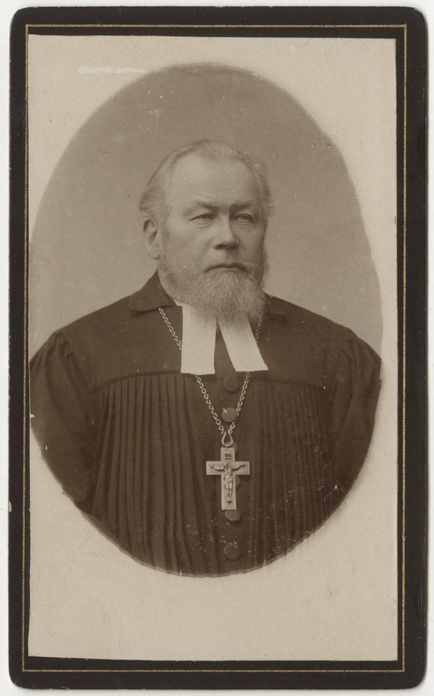 Tuvastamata vaimulik, portreefoto