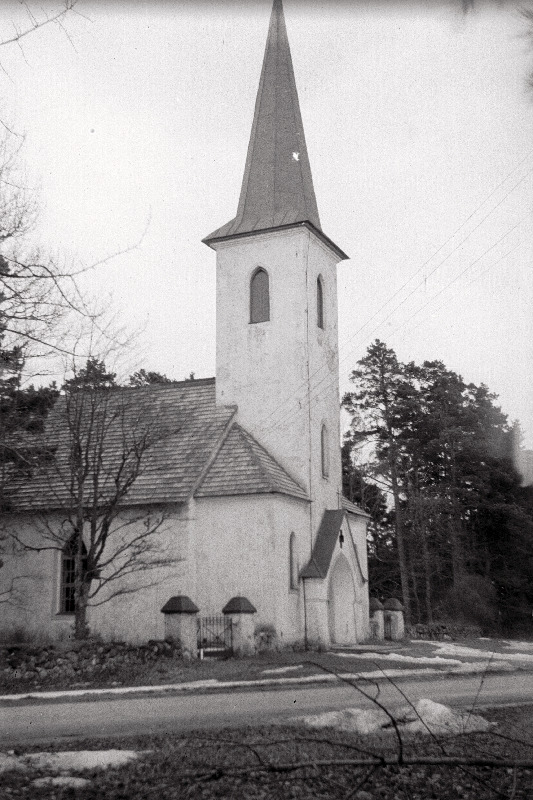 Varbla Urbanuse kirik.