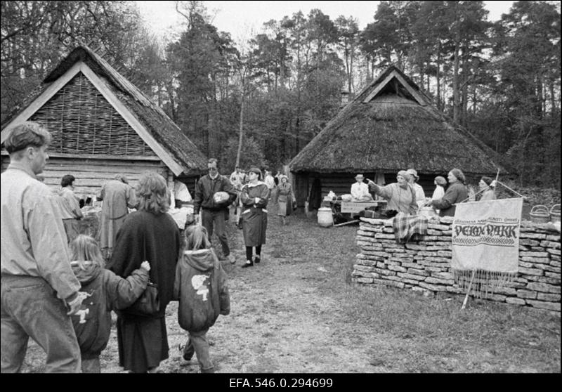 Käsitöölaat Vabaõhumuuseumis.