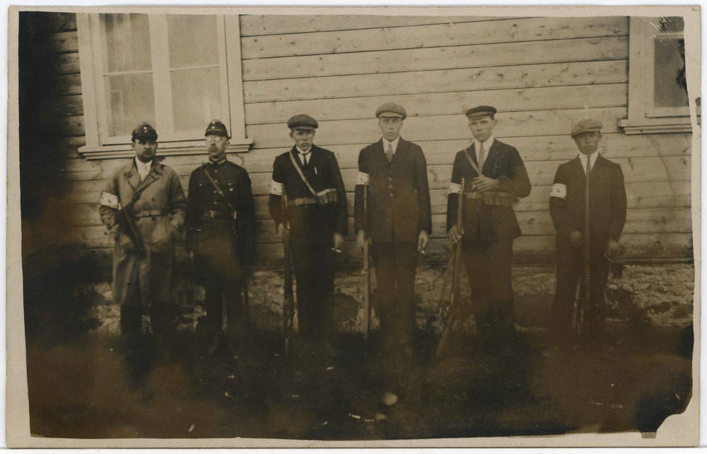 Kaitseliitlased relvadega