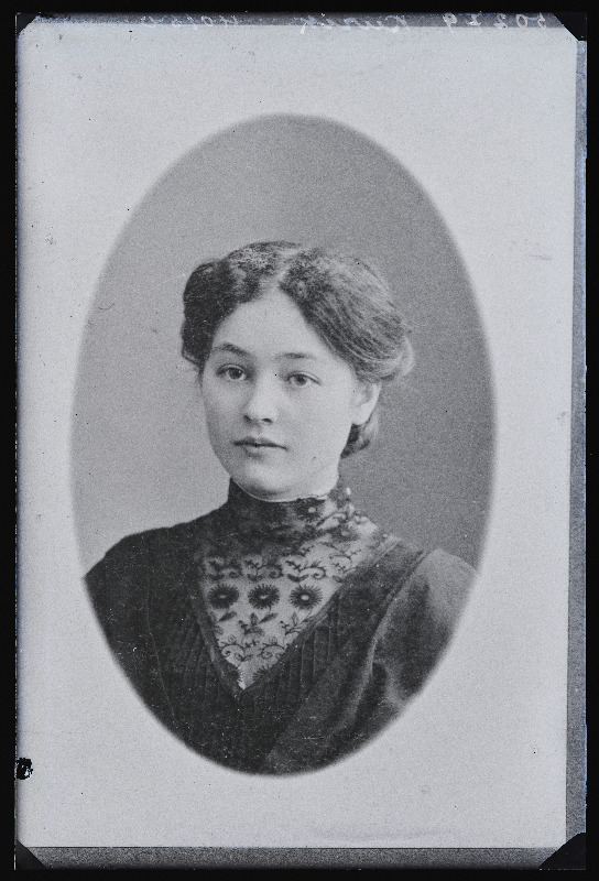 Naise foto, (14.03.1928 fotokoopia, tellija Kurik).