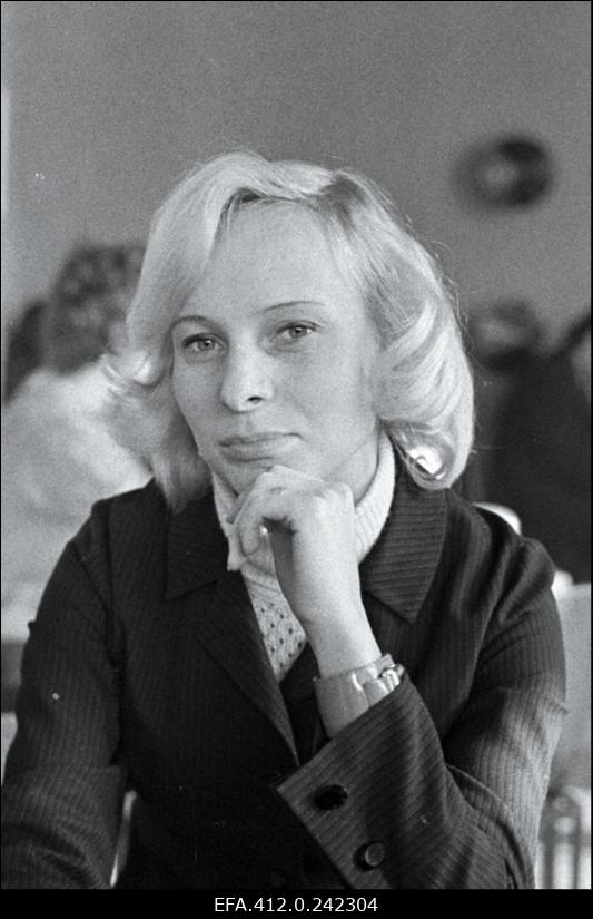 Kohviku "Pegasus" ettekandja Kaarina Väisonen.