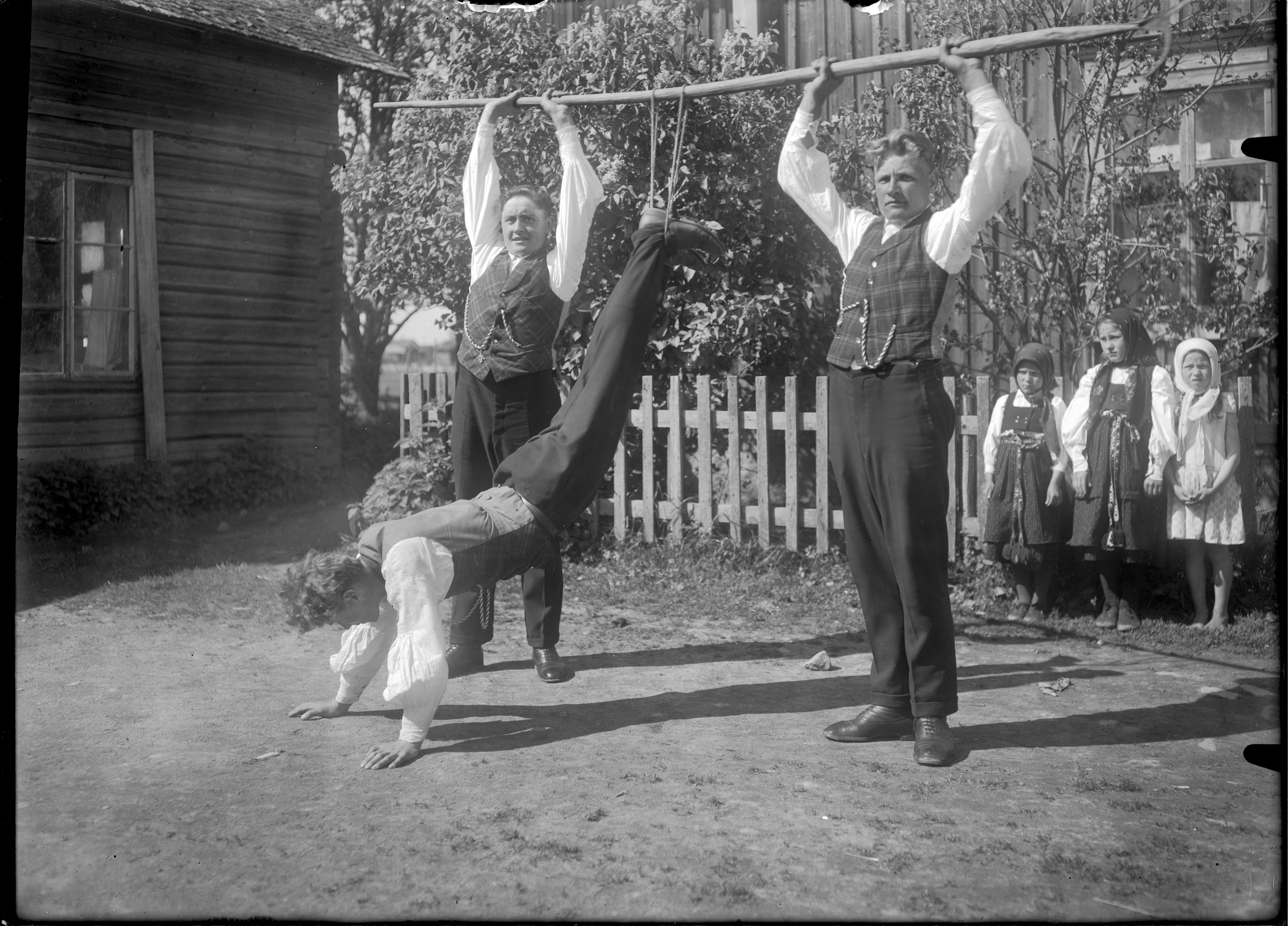 SLS 403 foto 19 Ta stickan med munnen‎ (1931)