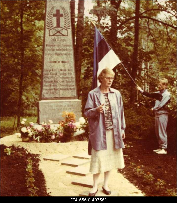 Vabadussõja mälestusmärk Lalsis, kõneleb Lagle Parek.