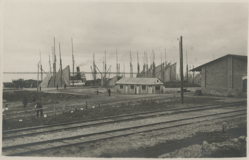 Paldiski raudtee rööpad ja sadam