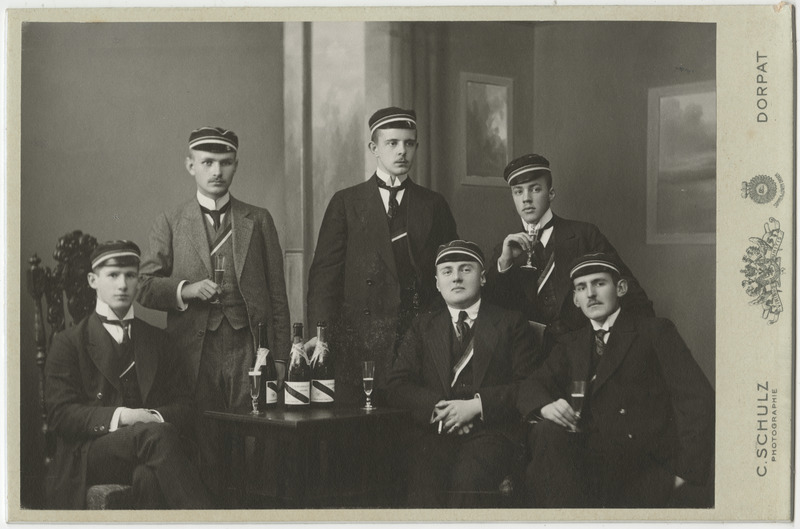Korporatsiooni "Livonia" 1912. a II semestri värvicoetus koos akadeemiliste isadega, grupifoto