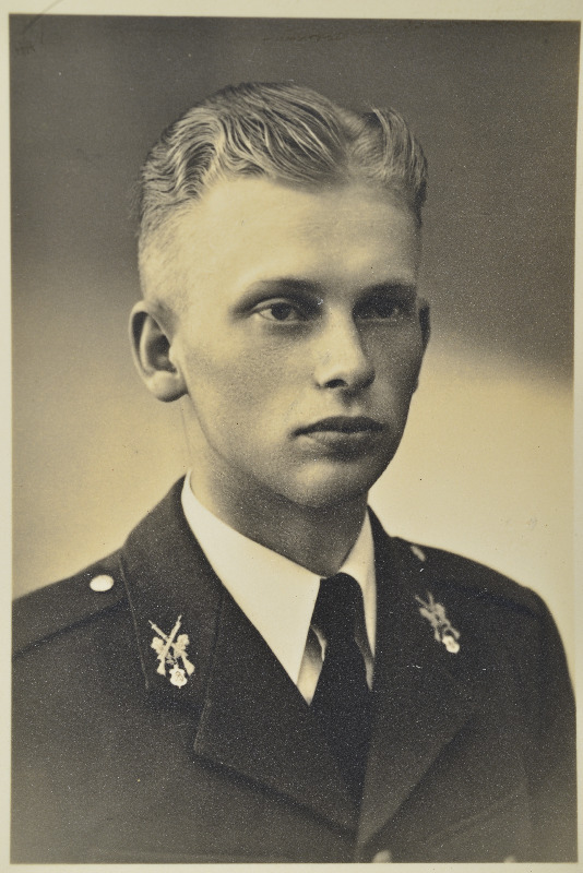 Sõjaväe Õppeasutiste Sõjakooli ohvitserideklasside jalaväeklassis õppiv lipnik Arved Laane.