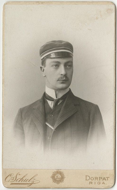 Korporatsiooni "Estonia" liige Alexander Riesenkampff, portreefoto