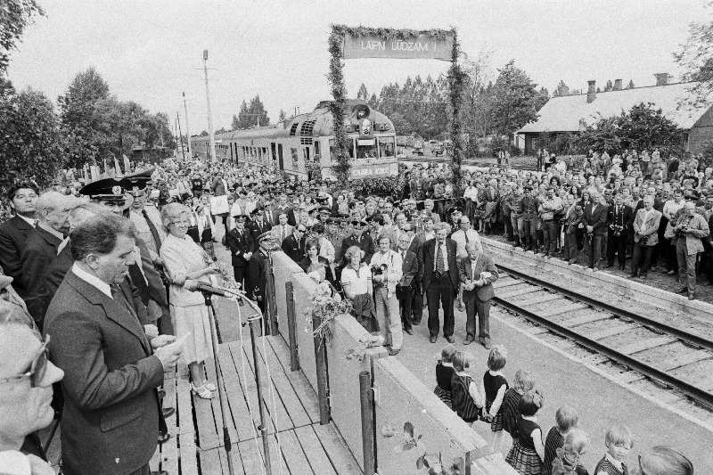 Miiting Mõisaküla jaamas raudteeliini Tallinn-Pärnu-Mõisaküla-Riia avamisel pärast rekonstrueerimist.