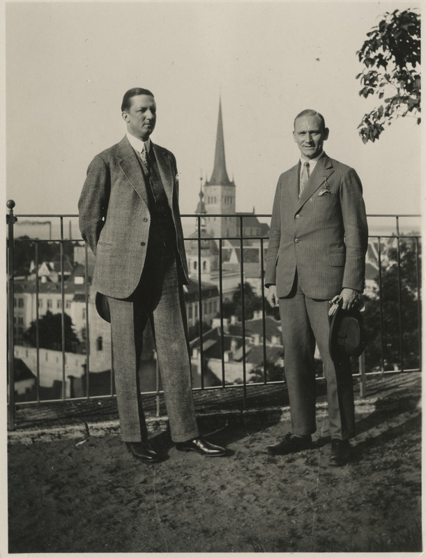 Georg von Krusenstiern koos tundmatu mehega