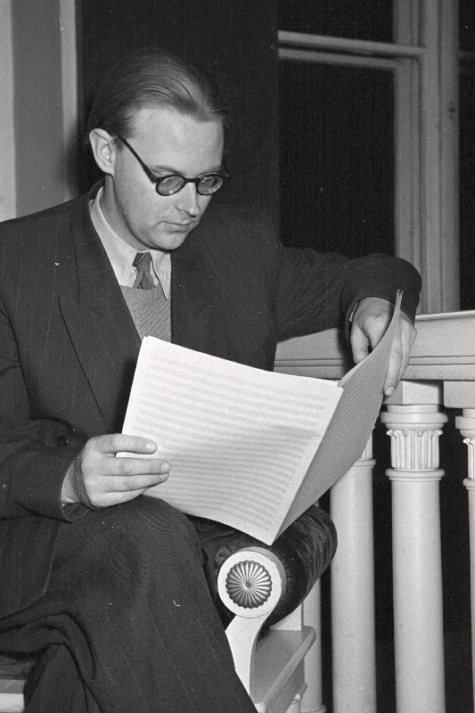 Helilooja E. Tamberg.