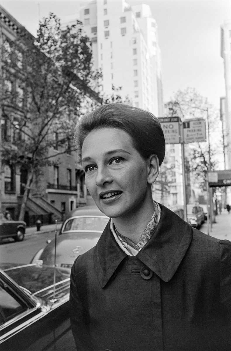 Näyttelijä Taina Elg New Yorkissa