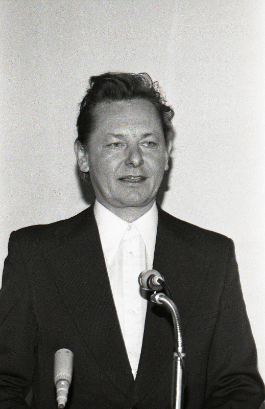 Dramaturgide nõupidamine. Sõnavõtuga esineb Enn Vetemaa.