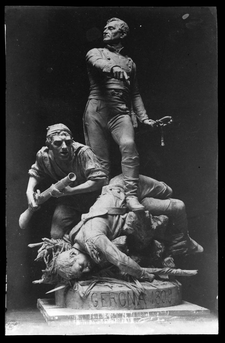 [Sculpture to the Ombudsmen of Girona] - Sculpture to the Ombudsmen of Girona in 1808 and 1809, installed in the Plaza de la Independencia.