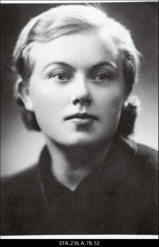 Hilja Silla - korporatsiooni Filiae Patriae liige, Tartu Ülikooli farmaatsia erialaüliõpilane.