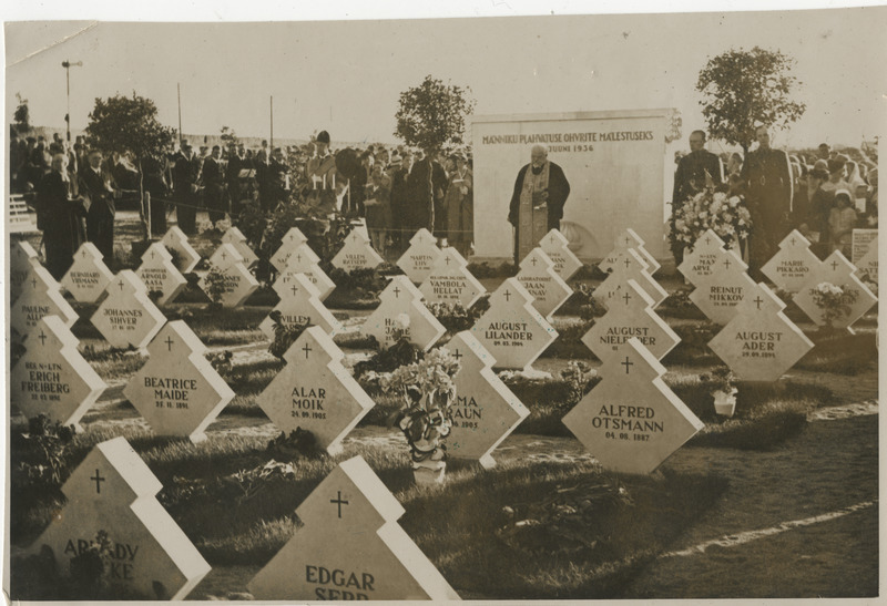 Männiku plahvatus-katastroofi hauamonumendi avamine 15.06.1937, õigeusu vaimulik Nikolai Päts monumenti õnnistamas