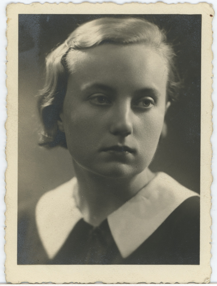 Tartu Ühis-kommertsgümnaasiumi abiturient, portreefoto