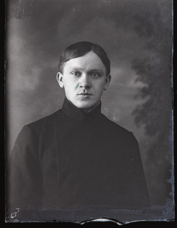 1915. aastal Viljandisse evakueeritud Miitavi (Jelgava) Reaalkooli õpilane Duge.