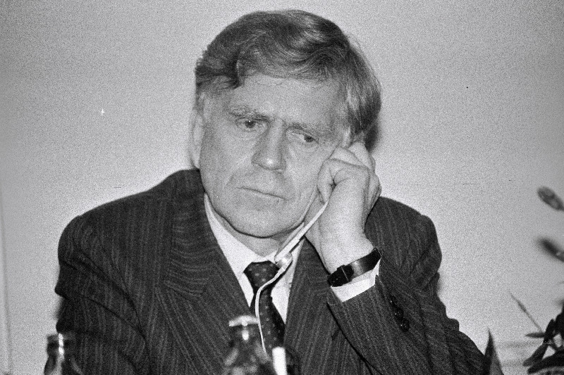 Andres Tarand