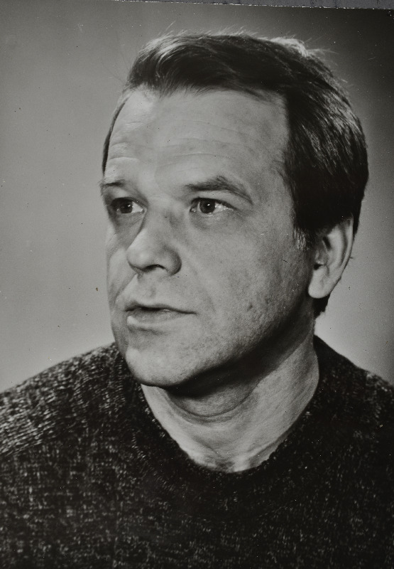 Hermaküla, Evald - näitleja. Mängufilmi Saja aasta pärast mais riigikontrolör Oinase osatäitjaks valitud.