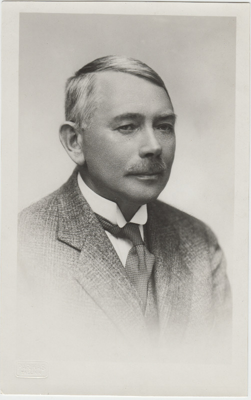 Eduard Virgo portreefoto