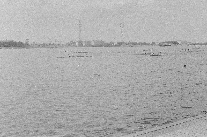 Võistlused sõudmise 100 aastapäeva tähistamiseks. (Esimene sõudeklubi Venemaal asutati 1860 aastal Peterburis).