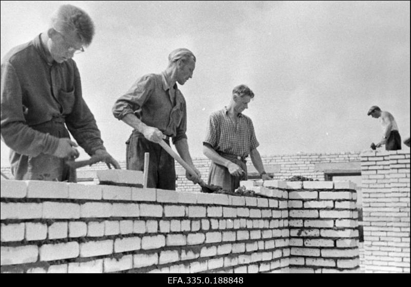 Trusti Eesti Põlevkivi kaevanduse nr 7 ehitus.