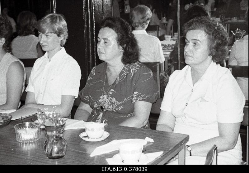 "Linda" Kunstinõukogus, Kutsekooli lõpetajad J. Kreuksi nimelise kultuuripalees.