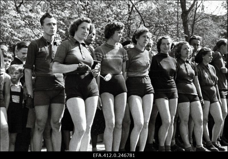 Jalgratturite lühidistantsid Kadrioru ringrajal ja vabariigi mitmepäevasõit.